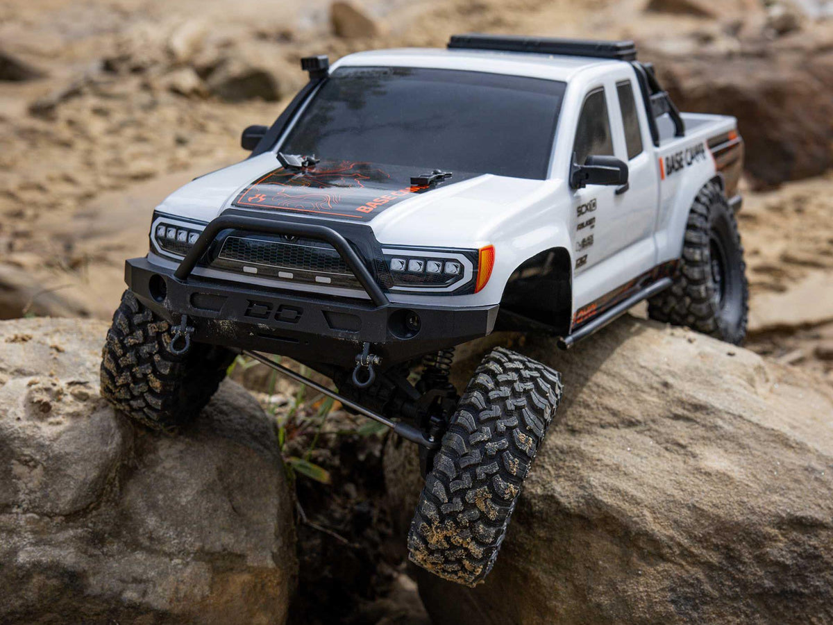 1/10 SCX10 III Base Camp 4X4 Rock Crawler RTR White